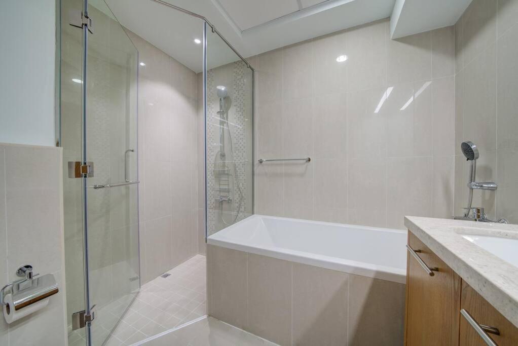 Burj Khalifa View - 2Br And Maid - Downtown Appartement Dubai Buitenkant foto