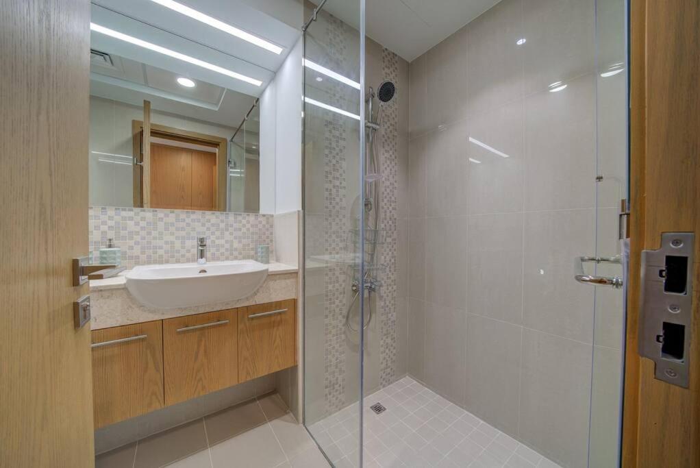 Burj Khalifa View - 2Br And Maid - Downtown Appartement Dubai Buitenkant foto